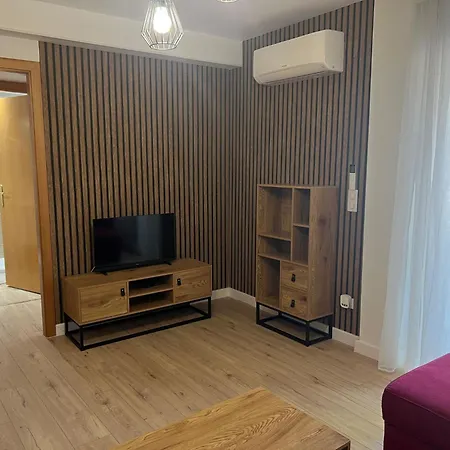 Apartment En Zona Tranquila De Av-55 Empuriabrava